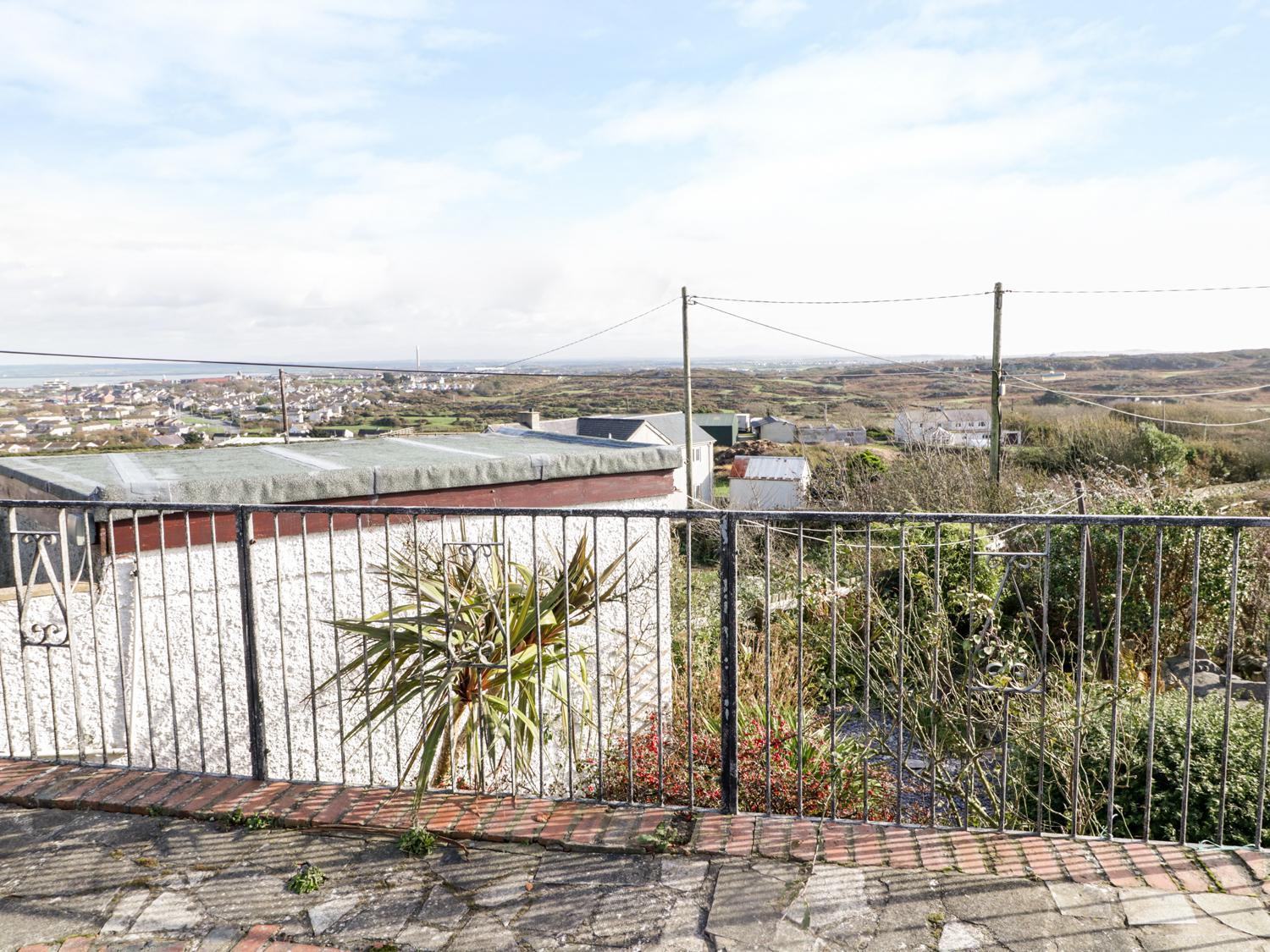 Snowdon View Villa Holyhead Exterior photo